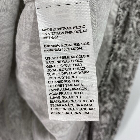 Chicos 4 Top Size XXL Gray Python Pattern Sandwashed Satin Shirt V Neck Popover - Picture 6 of 8